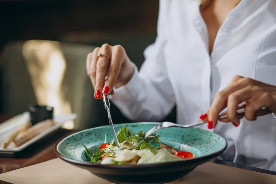 Proč podporovat lokální restaurace a malé podniky: praktický přínos pro město i online