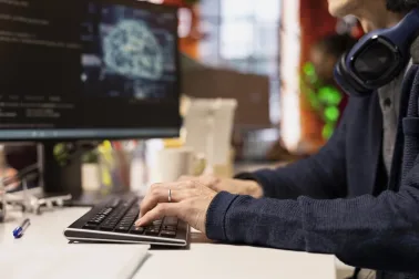 Kdy se vyplatí externí správa počítačů a IT ve firmě (a kdy raději ne)
